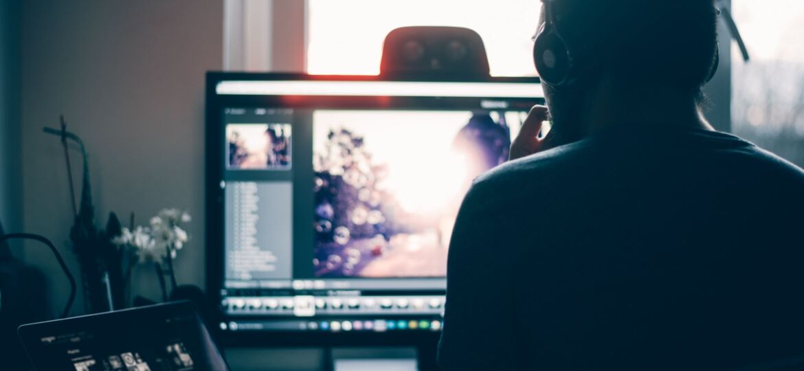 glenn-carstens-peters-SL5d_8ywAAA-unsplash